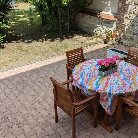 Capucine: Charming Town House With Garden In Vernon-giverny Holiday home *